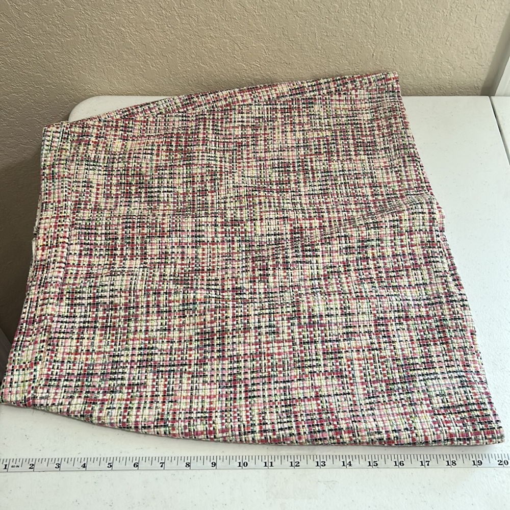 Ann Taylor Pink Tweed skirt, Size 8 - Picture 7 of 8
